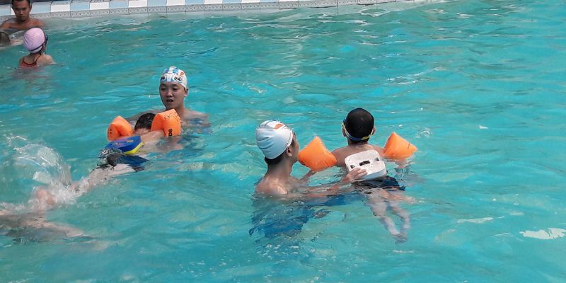 DỤng cụ hỗ trợ bơi trườn thấp